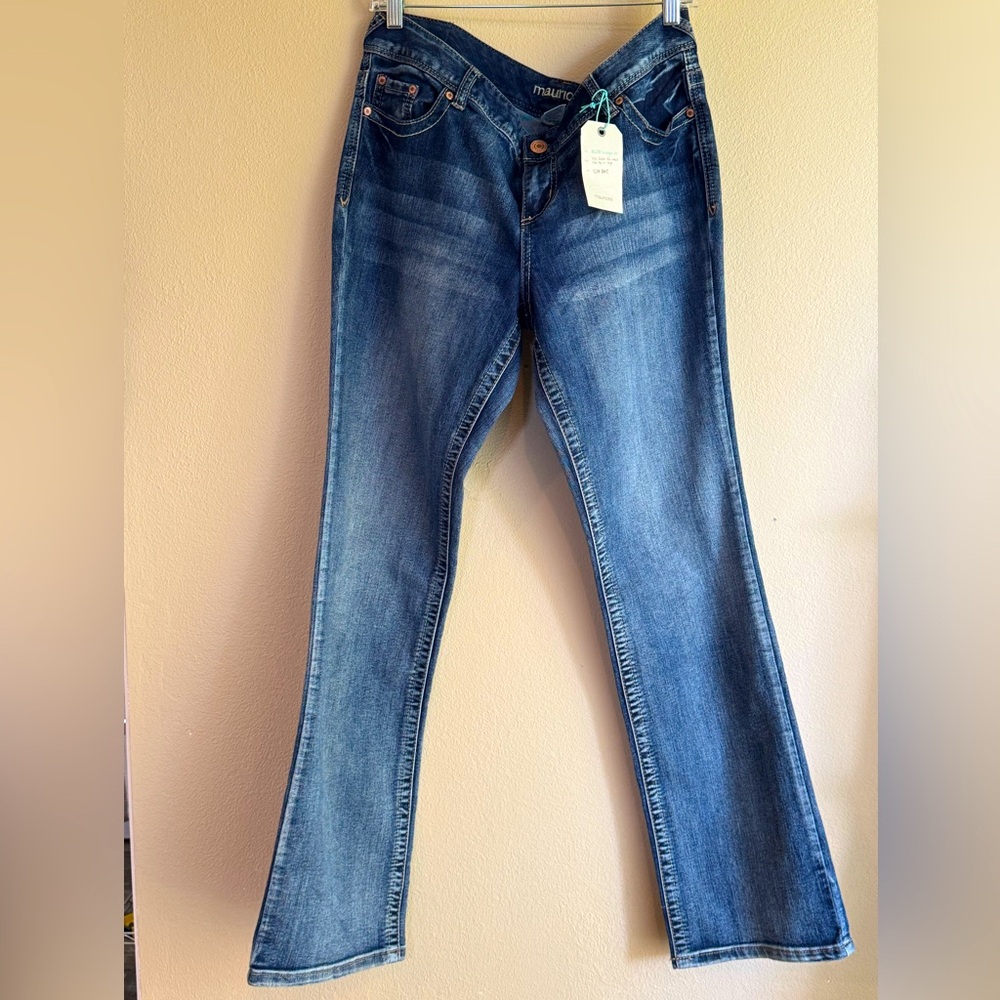 NWT!! Maurices ELLIE straight fit Slim Boot Jean